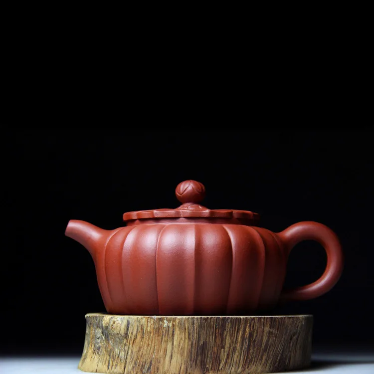 Liu Shaoming, известная фиолетовая глина yixing pot artist, делает изготовленные на заказ дорожные чайные сервизы для Heling Фиолетовый Глиняный заварочный чайник