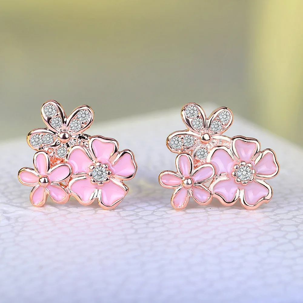 Женские серьги-гвоздики с эмалью HOMOD розовые и белые серьги фианитами в виде