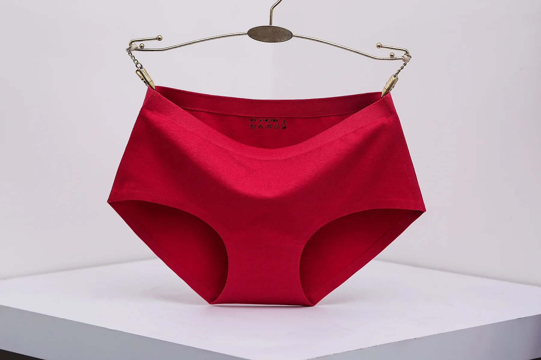 Новинка 2019 сексуальные бесшовные трусики ярко розовое нижнее белье для женщин