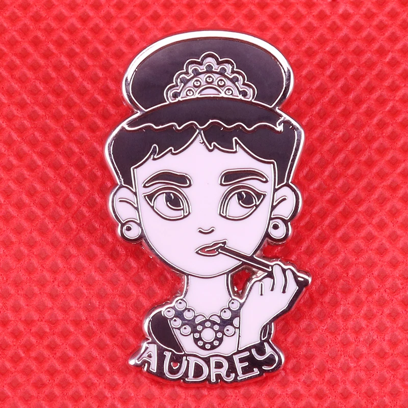 Эмалированная булавка audrey