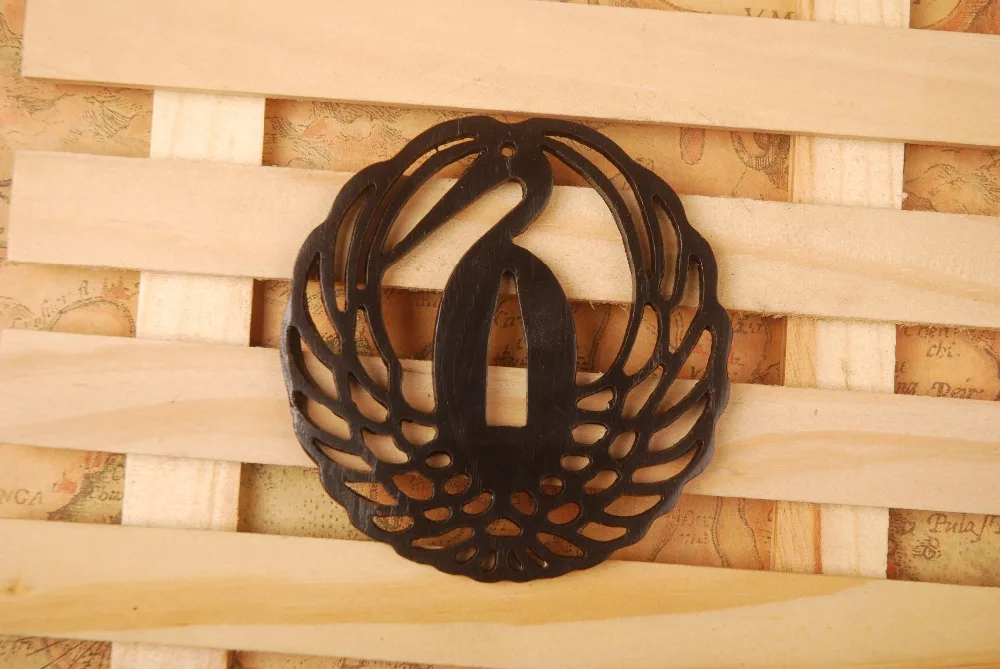 Красивый Меч фитинг резной узор журавля железный Tsuba ручная защита для японского