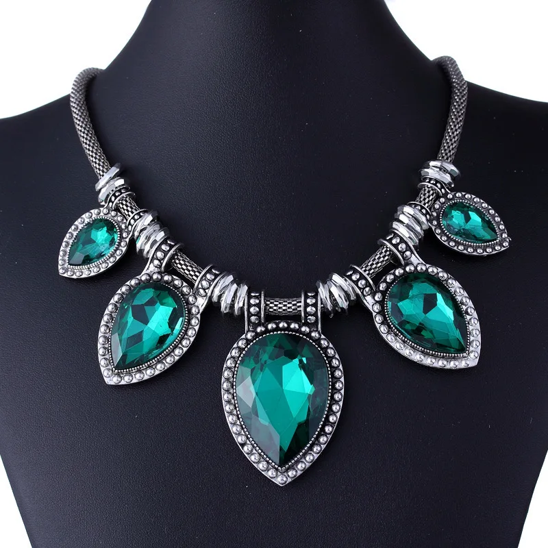 Женское колье чокер с зеленым кристаллом серебристая Цепочка массивное