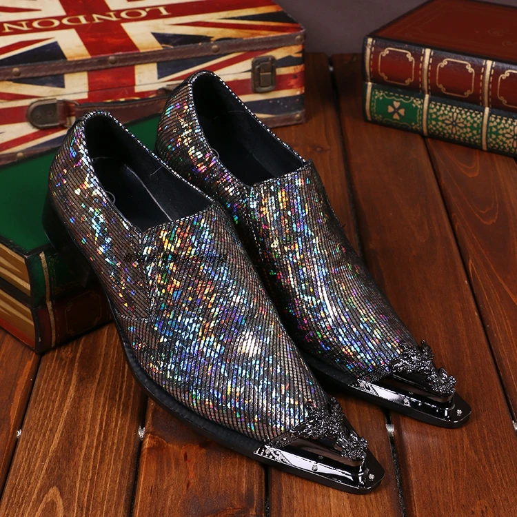 2018 блестящие разноцветные металлические мужские туфли с острым носком
