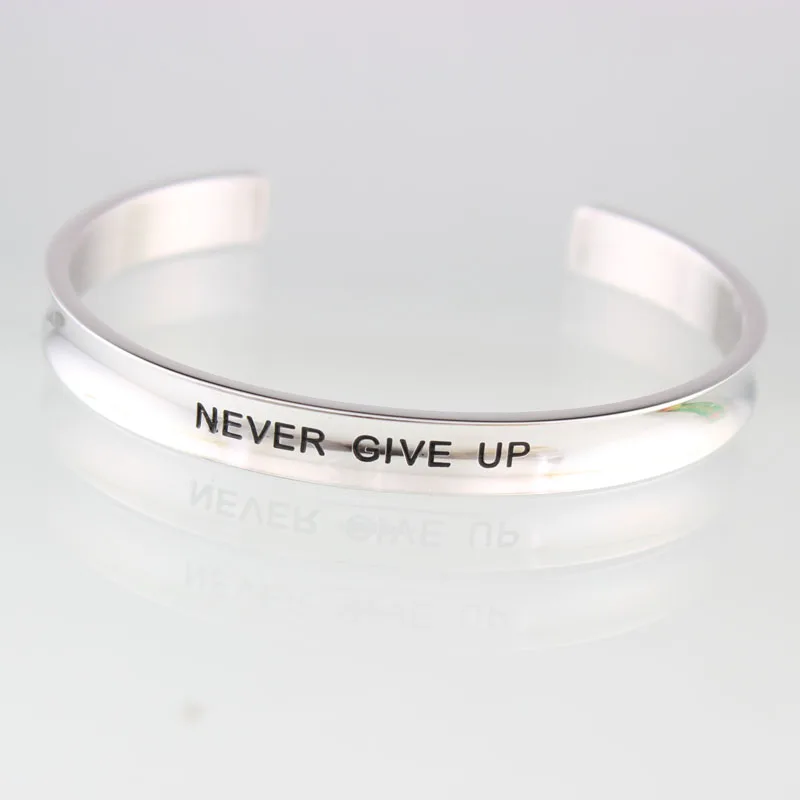 Никогда не сдается нержавеющая сталь на заказ Выгравированный положительный