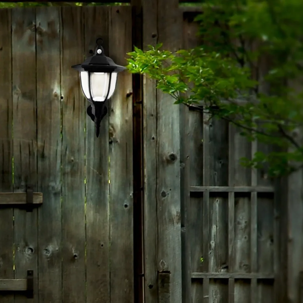 Светодиодный фонарь с питанием от солнечной батареи и активированным датчиком