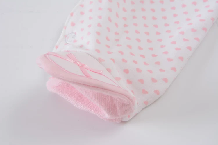 Пижама для маленьких девочек с принтом любящее сердце и кнопками спереди пижама