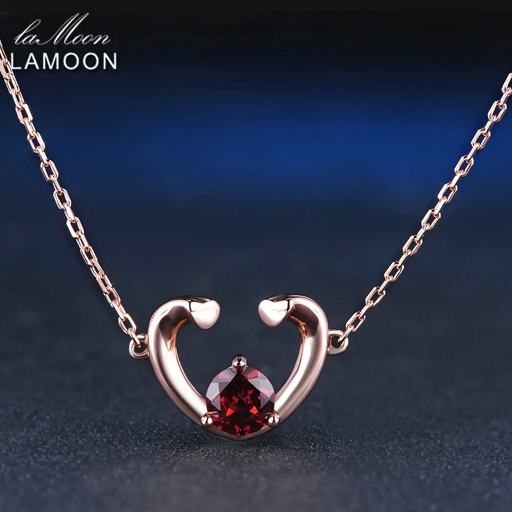 Женское ювелирное изделие из серебра 100% пробы с красным гранатом |