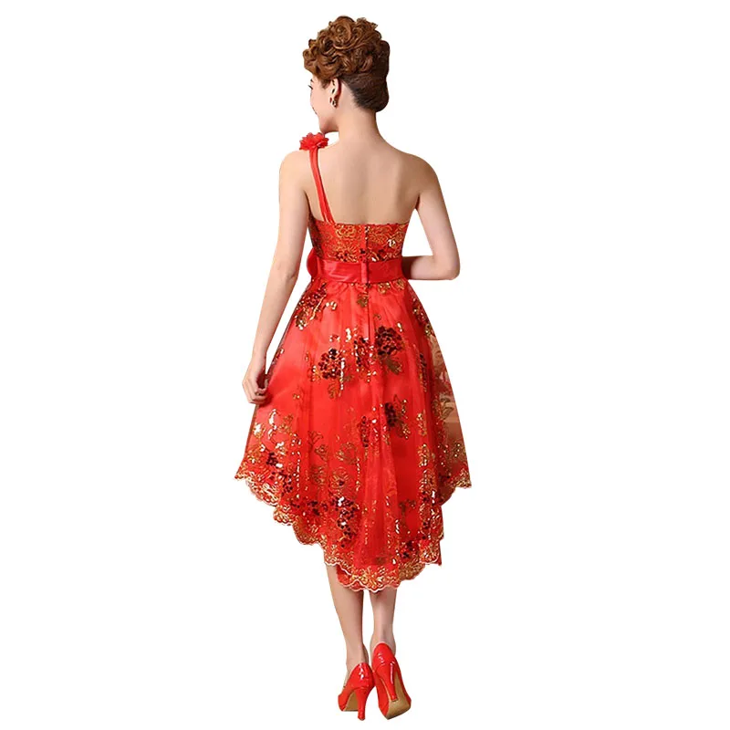 Новый стиль одно плечо золотые блестки цветок красное платье короткое спереди