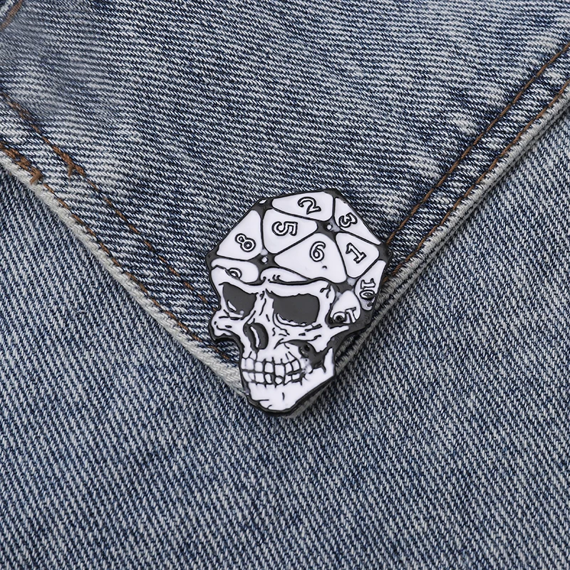 Skeleton DnD Brain 20 сторонних кубиков Подземелья и Драконы эмалированная булавка необычная брошь сумка Одежда лацкан булавка D20 значок игровые ювелирные изделия
