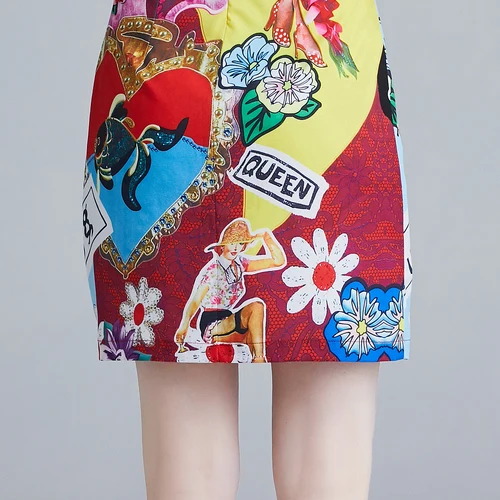 Женское модельное мини-платье с объемным цветочным принтом бисером аппликацией