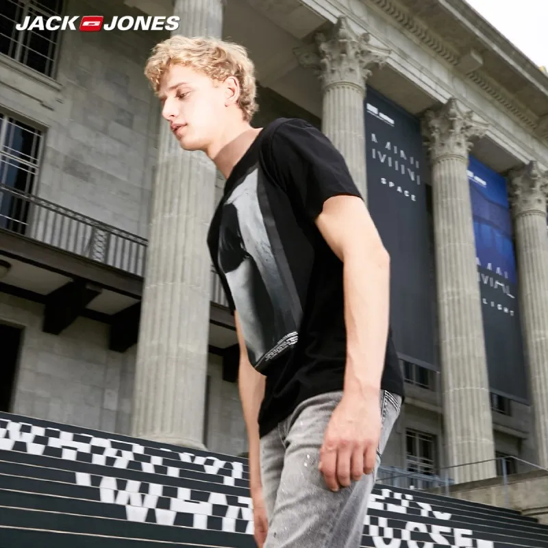 Мужская футболка JackJones черная прямого силуэта из 100% хлопка с принтом и круглым