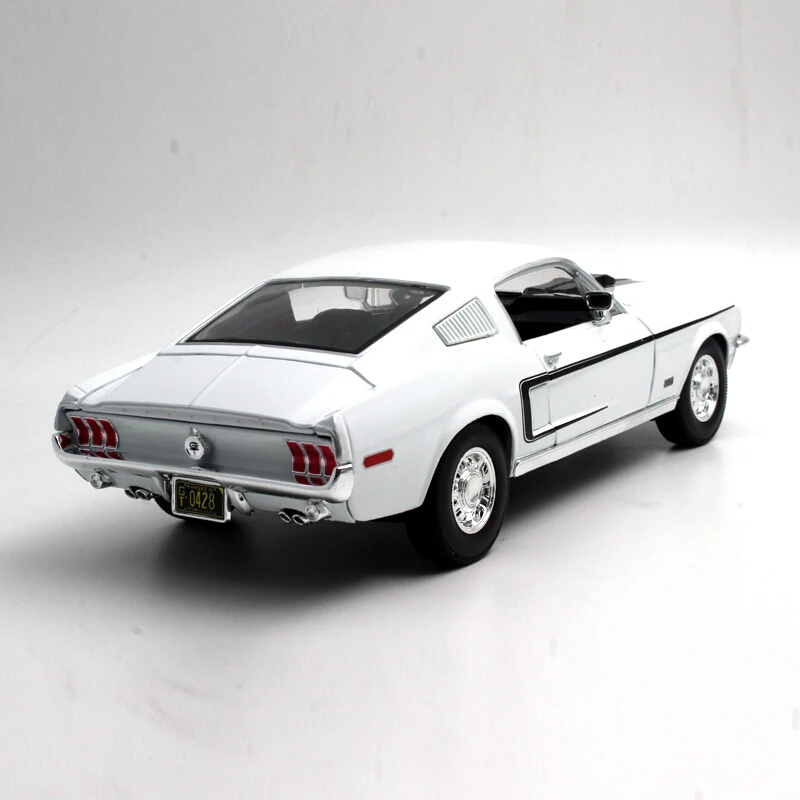 1:18 Maisto Ford Mustang GT Cobra Jet Muscle 1968 белый/синий литой под давлением модель автомобиля