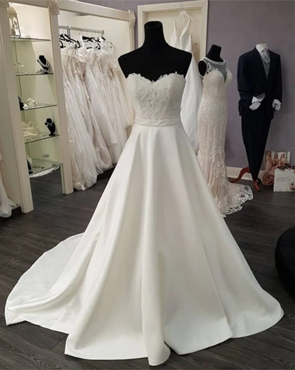 

2019 Wedding Dresses StraplessBridal Dress Vestido De Noiva Custom Gowns A Line Lace Satin High Quality