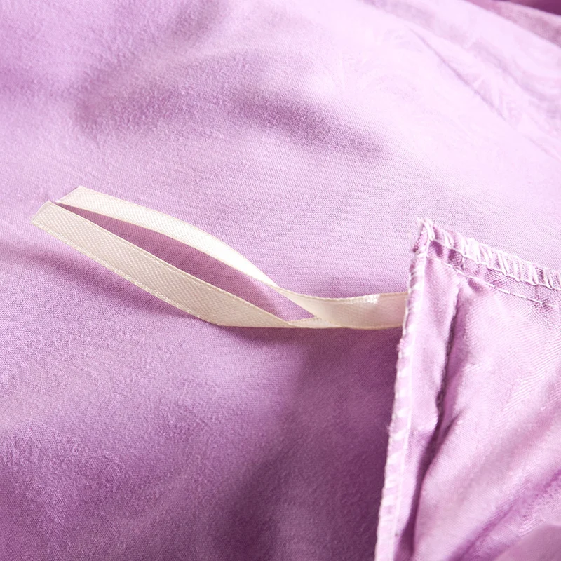 Благородный фиолетовый комплект постельного белья включает в себя пододеяльник