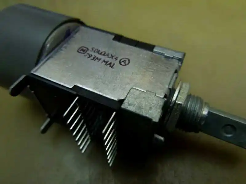 Оригинальный м Двигатель потенциометра 50KA * 4 Объем A50KX4 5PCS/лот|Потенциометры| |