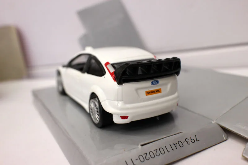 Оригинальные заводские 1:43 FORD FOCUS WRC эксклюзивные игрушки из сплава для детей, детские игрушки, модель в подарок, оригинальная коробка