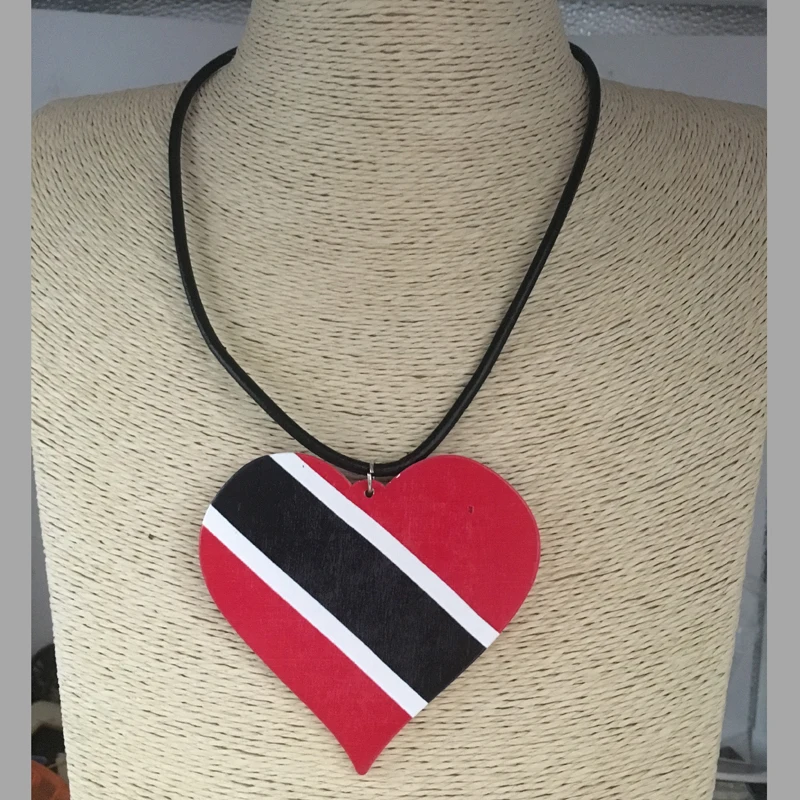 2017 новейшая деревянная подвеска для ожерелья с флагом Trinida и сердцем | Украшения