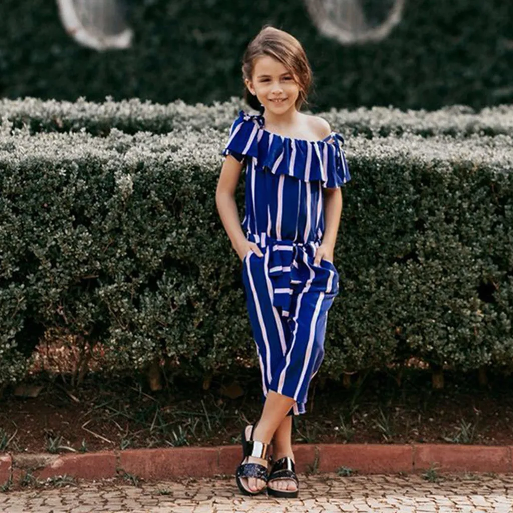 Детский комбинезон для девочек цельнокроеный в полоску с оборками и открытыми