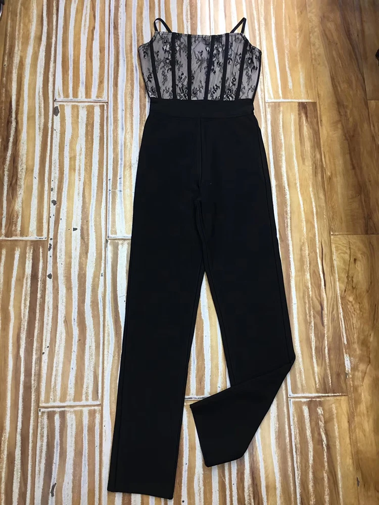 Женский трикотажный комбинезон на бретелях спагетти черный облегающий в стиле