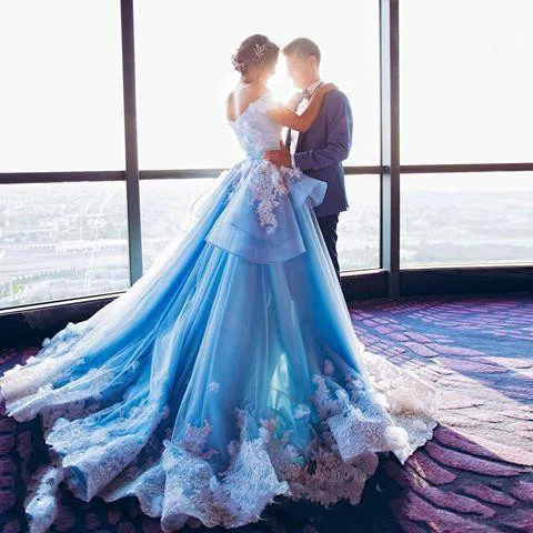 Синие Пышные Платья Белая Кружевная аппликация с открытыми плечами капеллой