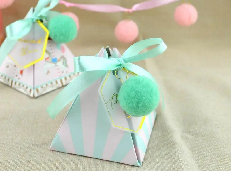 100 х Розовый/Синий Карусель треугольной пирамиды Baby Shower конфеты коробка из под конфеты День рождения украшения Детские подарок на крестины Коробки