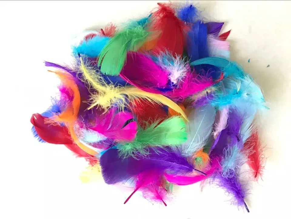 Mix colors random 100 шт, натуральные гусиные перья 8-12 см, цветные перья лебедя, шлейф для домашнего украшения, рукоделие, украшение для ювелирных изделий - Цвет: Mix colors random