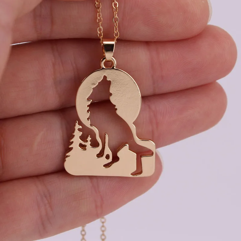 

hzew hot sale Growling wolf in Grass pendant necklace wolf necklaces