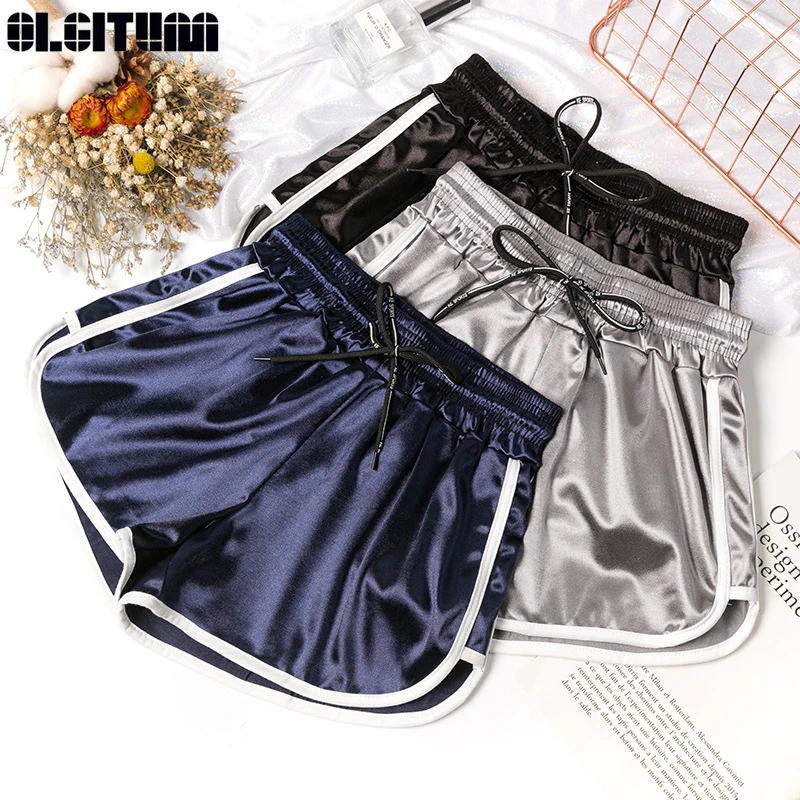 

Шорты женские атласные с широкими штанинами и высокой талией, в полоску