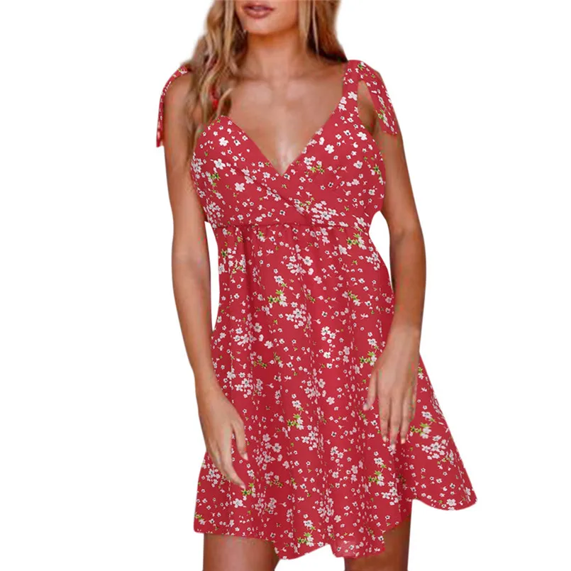 Женское мини платье на тонких бретельках летнее облегающее большого размера с