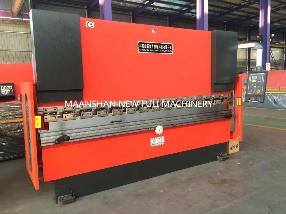 Гидравлический nc листогибочный пресс с инженерным обслуживанием CNC