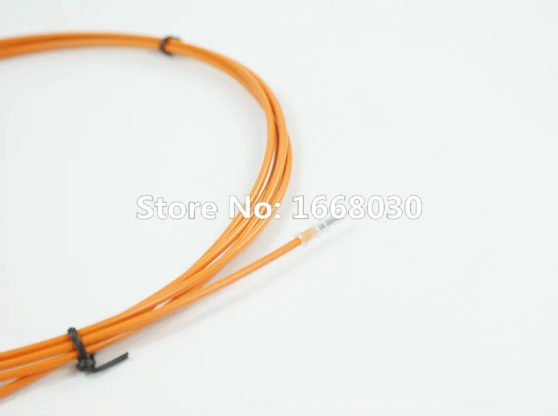 Большинство оптоволоконных автомобильных аудиокабелей с пластиковым штырем для