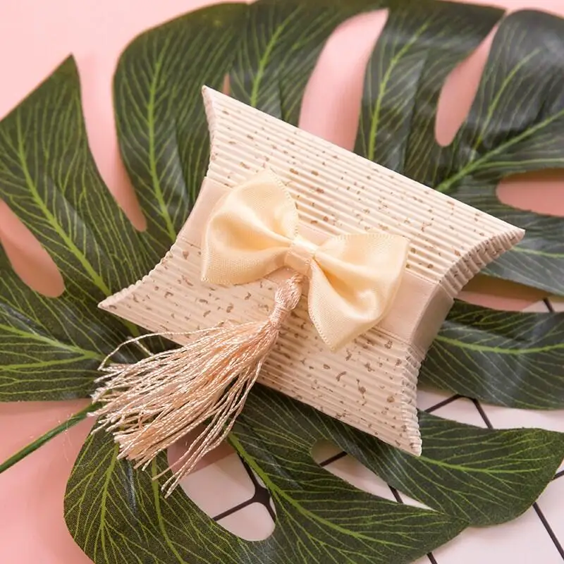 

Elegant Tassels Pillow Shaped Sweet Candy Box Creative Wedding Gift Box Party Decoration LX1967
