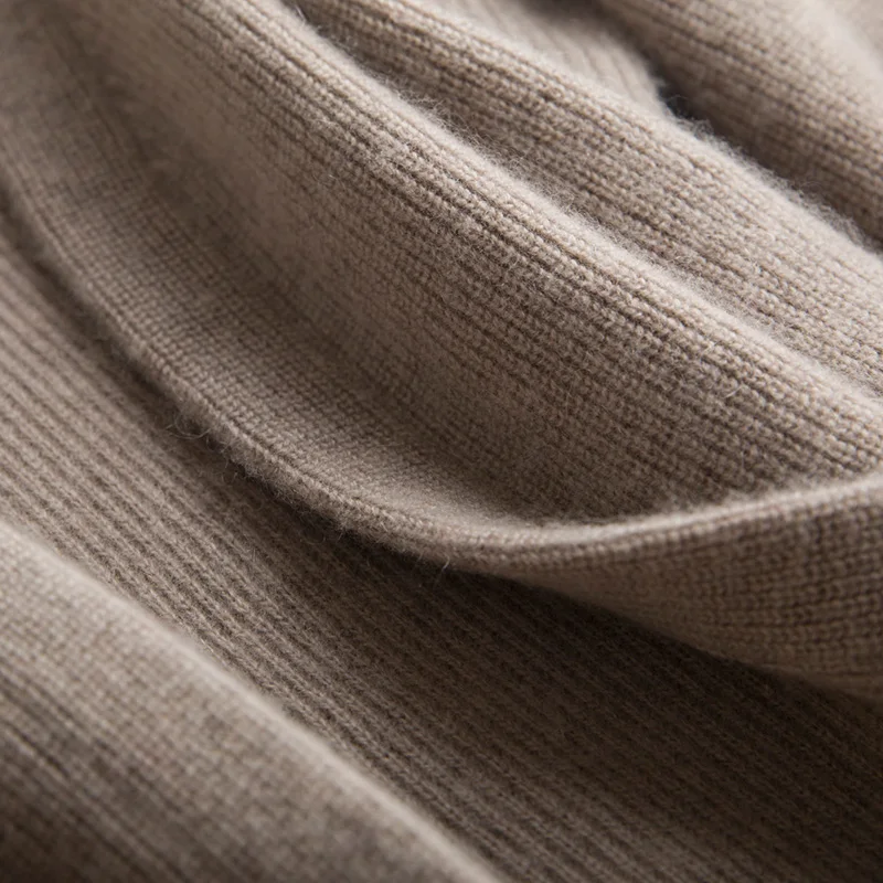 Свитер женский с треугольным вырезом на весну осень 2019| |