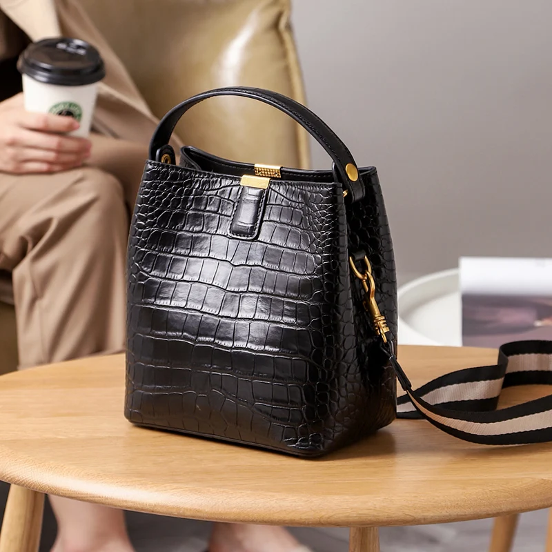 

WOONAM Fashion Bag Genuine Alligator Patterned Cowhide Leather Small Bucket Tote Handbag WB719