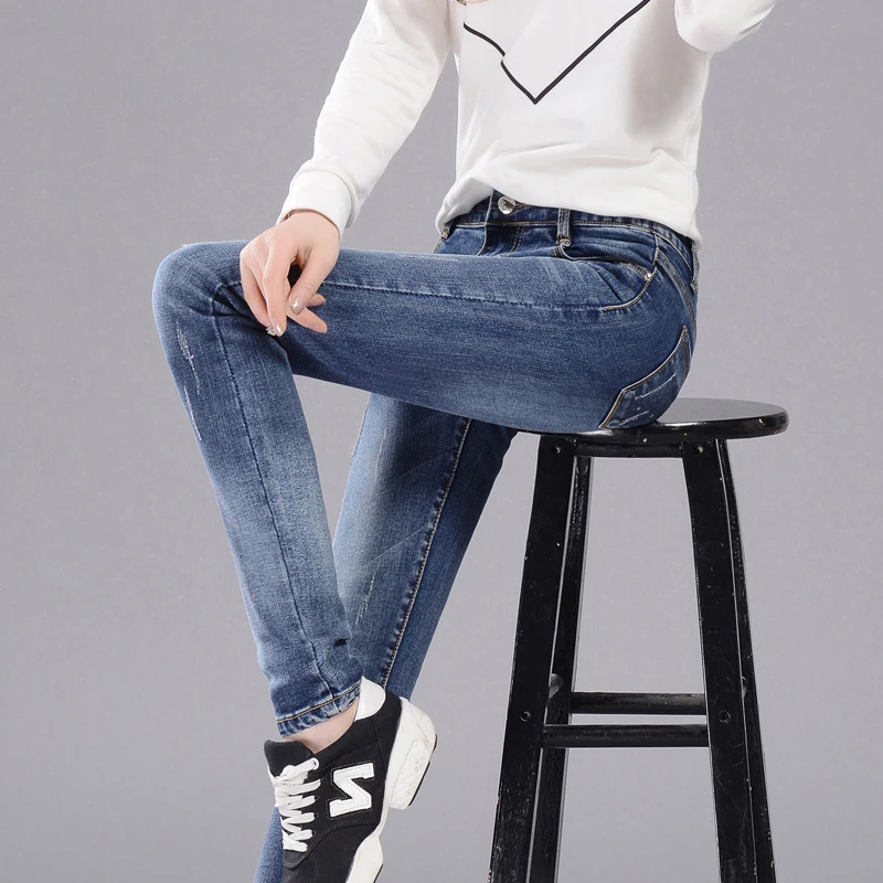 Женские джинсовые брюки потертые Стрейчевые повседневные с поясом карандаш