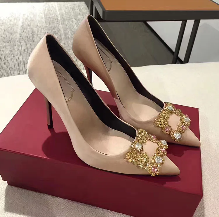 Соблазнительные шелковые туфли лодочки цвета шампанского с острым носком