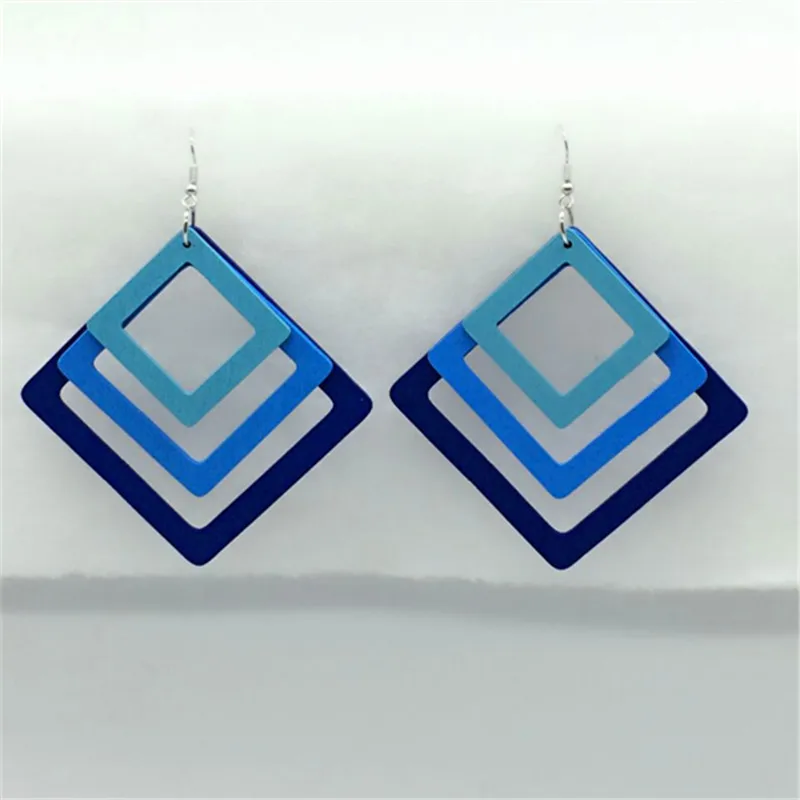 Женские деревянные серьги-бабочки трехцветные длинные серьги в картонной