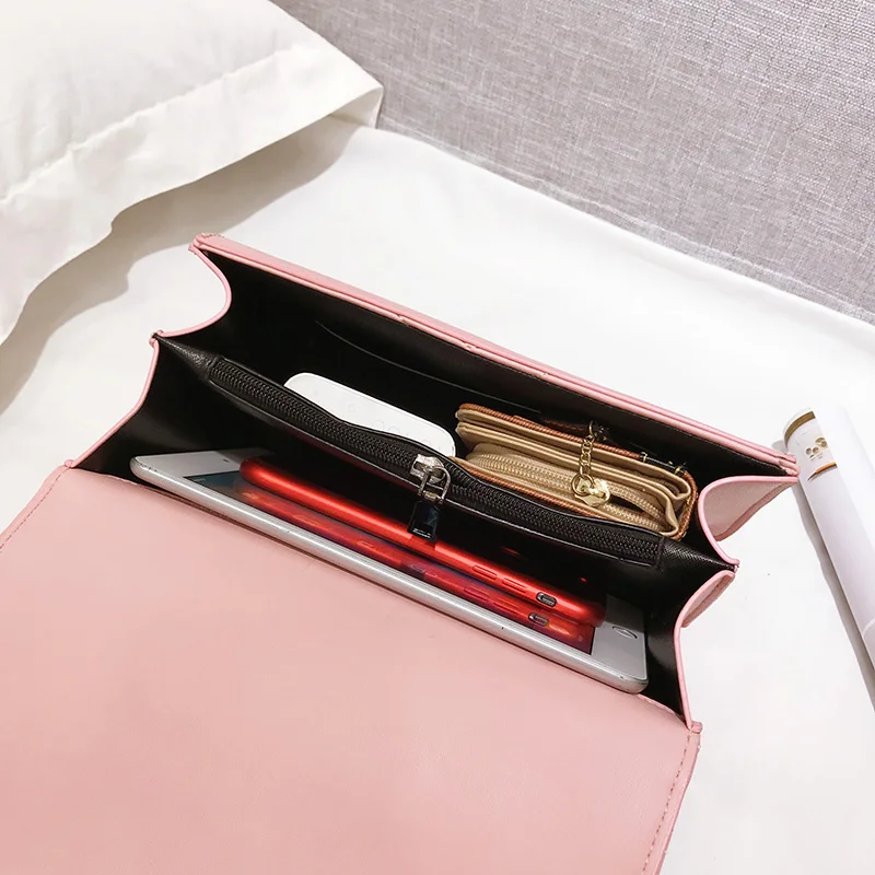 Классическая женская сумка через плечо с цепочкой стеганая из искусственной