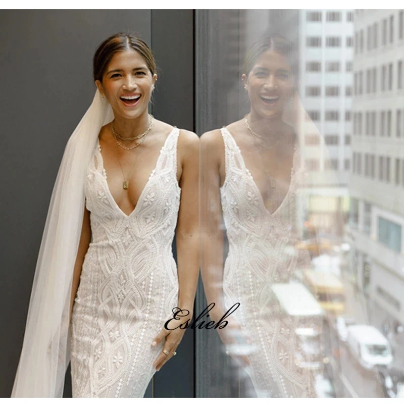 

Luxurious wedding dress new design 2019 V neck sleeveless bridal gown sexy V back zipper bridal gown wide strap HA048