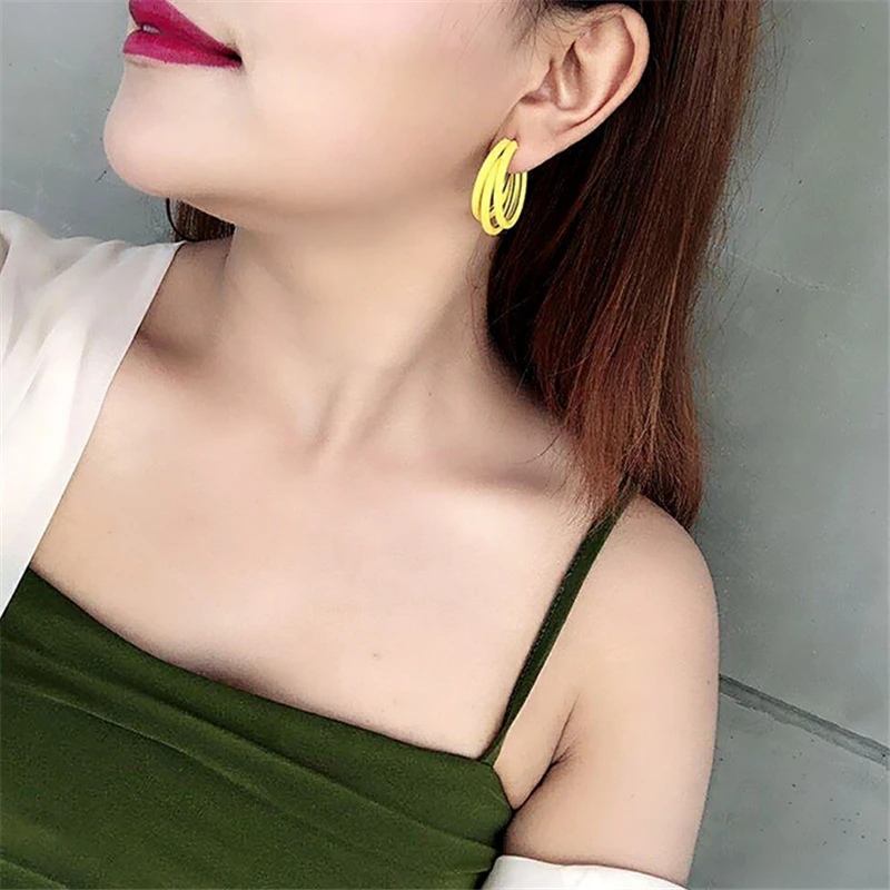 HUANZHI летние корейские конфетные цвета геометрические три слоя C формы серьги-кольца из металла для женщин девушек Подарок вечерние ювелирные изделия
