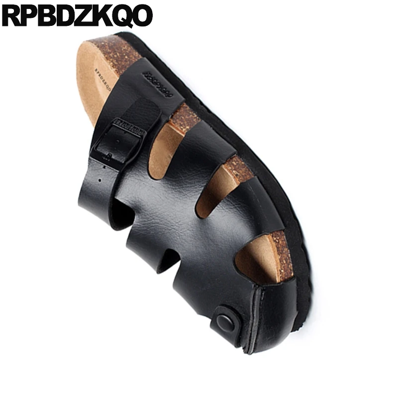 Тапочки размер 45 обувь с закрытым носком пляжные шлепанцы черным ремешком на