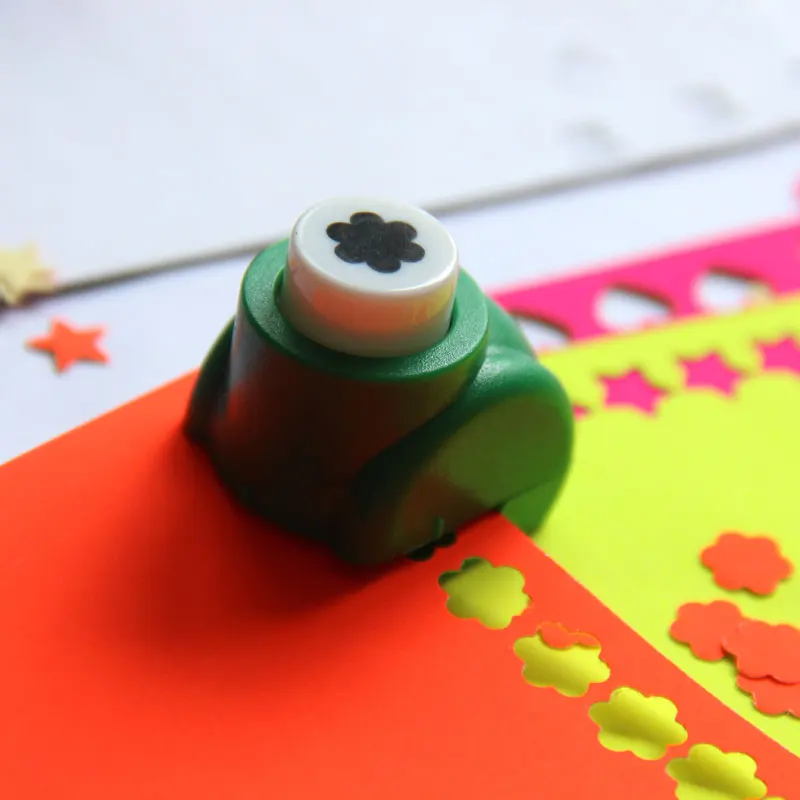 С мелким цветочным рисунком Бумага Craft дырокол для альбомов удары ручной резак