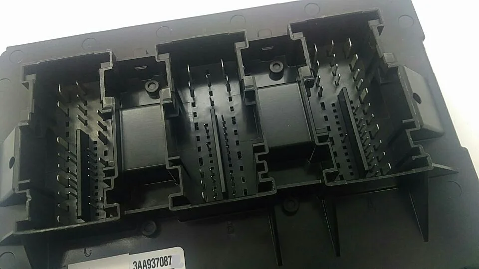 ЧЕШУНЦАЙ ДЛЯ V W Passat B7 J519 BCM Ворота Компьютер Модуль управления 3AA 937 087 Q Продукт со царапинами.