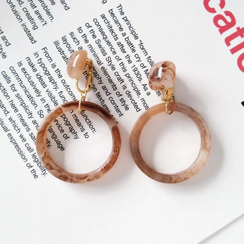 muticolored Geometry Hollowed out Circle Clip Earrings Without Piercing Women Big Round Resin Clip on Earring No Pierced Hole - Окраска металла: brown clip earring