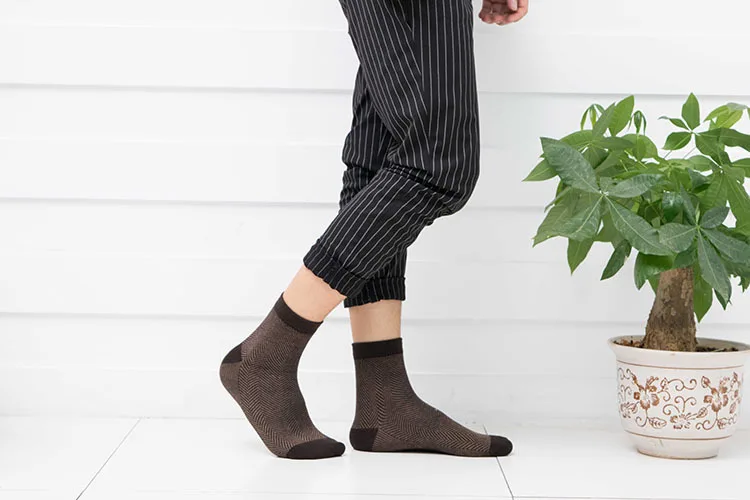 PEONFLY men Cotton Man Day Single New Resist Rise The Ball Thin Strips Grain Business Affairs Leisure Male Socks odd future