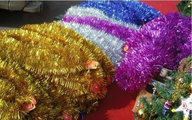 Костюм в полоску с рождественской тематикой: лента гирлянда Новогоднее