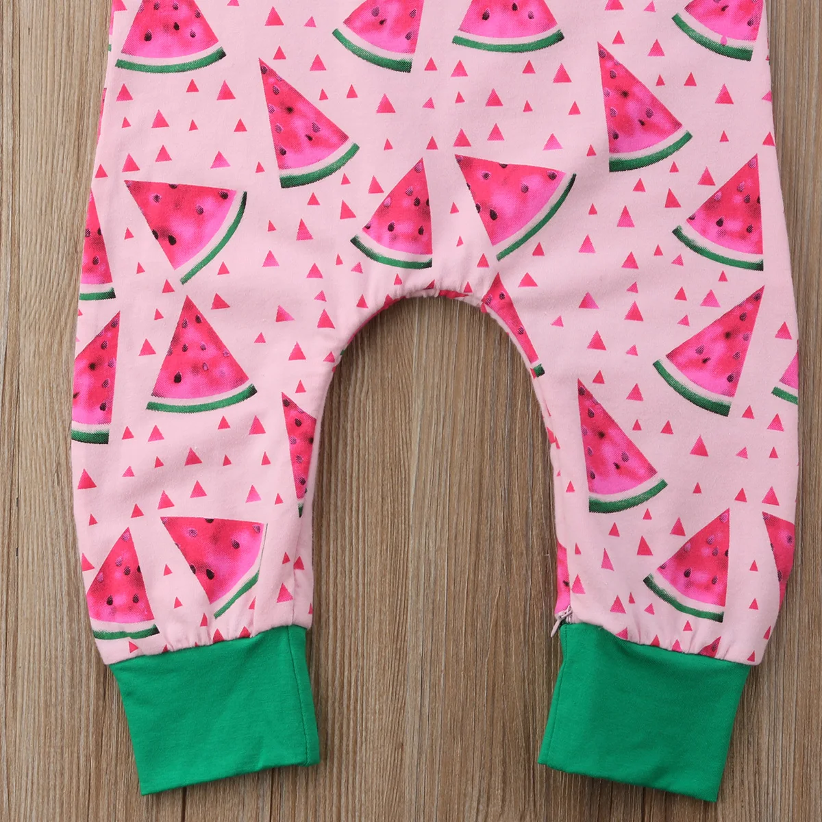 Комбинезон для новорожденных девочек с арбузом без рукавов + повязка на голову 2