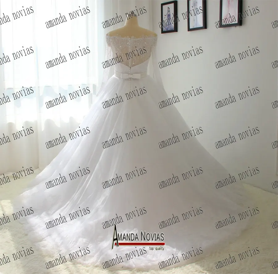 Свадебное платье с открытыми плечами жемчужным поясом белого цвета заказ