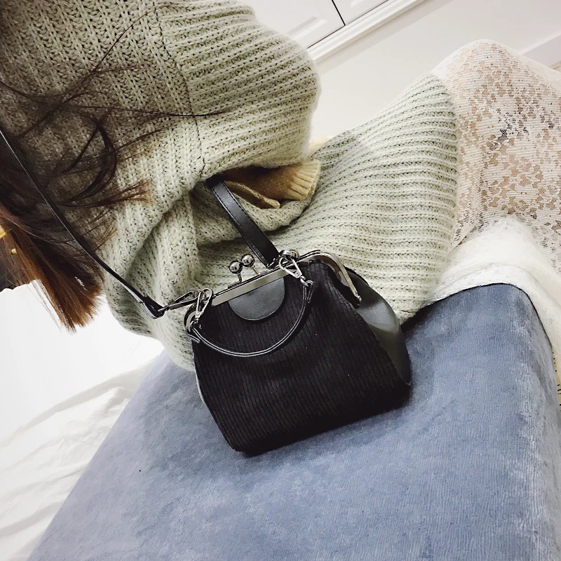 Женская сумка мессенджер в полоску Вельветовая на плечо с замком