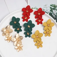 wholesale jujia fashion long earrings for women vintage flower gold color punk statement gifts earrings wedding jewelry